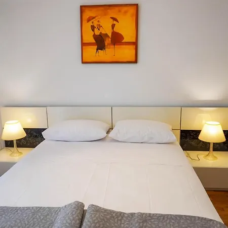 Marianna's Stylish Brand New In The Heart Of Apartment